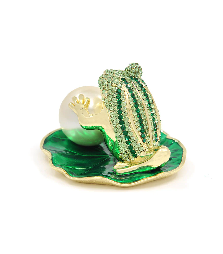 三足蛙 with Giant Pearl